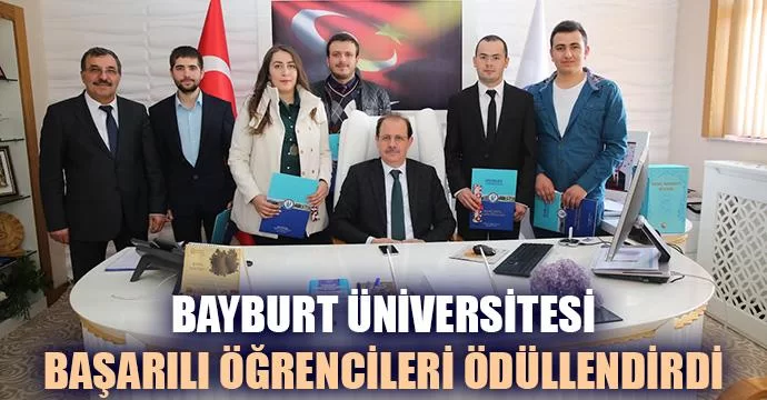 Bayburt üniversitesi başarılı öğrencileri ödüllendirdi