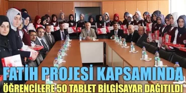 Öğrencilere 50 Tablet Bilgisayar Dağıtıldı