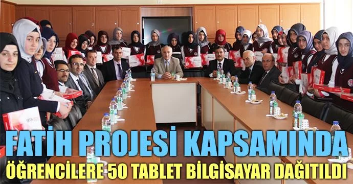 Öğrencilere 50 Tablet Bilgisayar Dağıtıldı