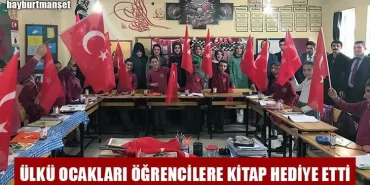 Ülkü Ocakları Öğrencilere Kitap Hediye Etti