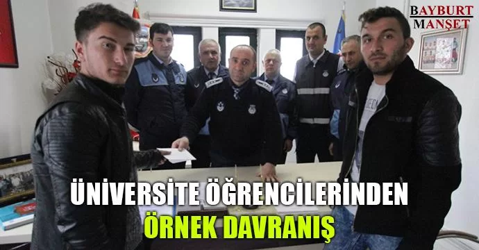 Üniversite Öğrencilerinden Örnek Davranış