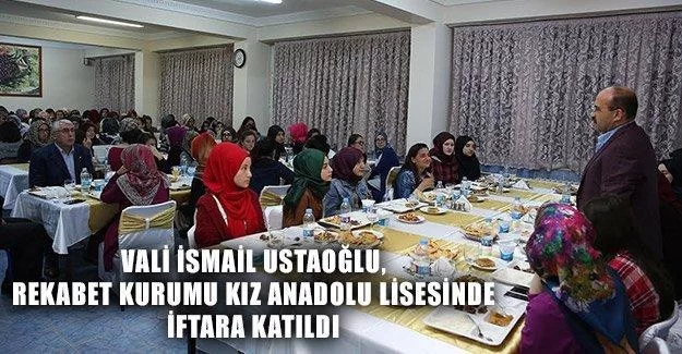 Ustaoğlu, Kız Anadolu Lisesinde İftara Katıldı